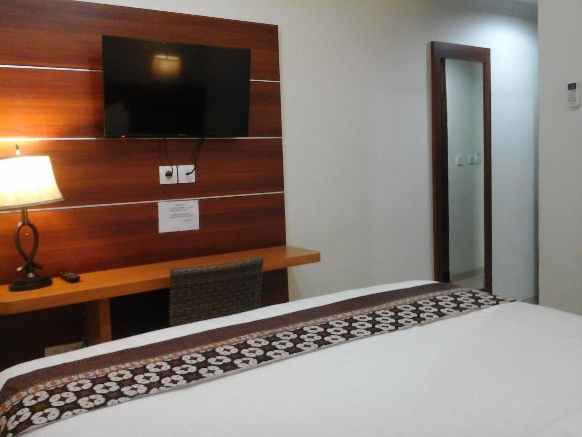 Maranatha Grand Hotel Yogyakarta Esterno foto